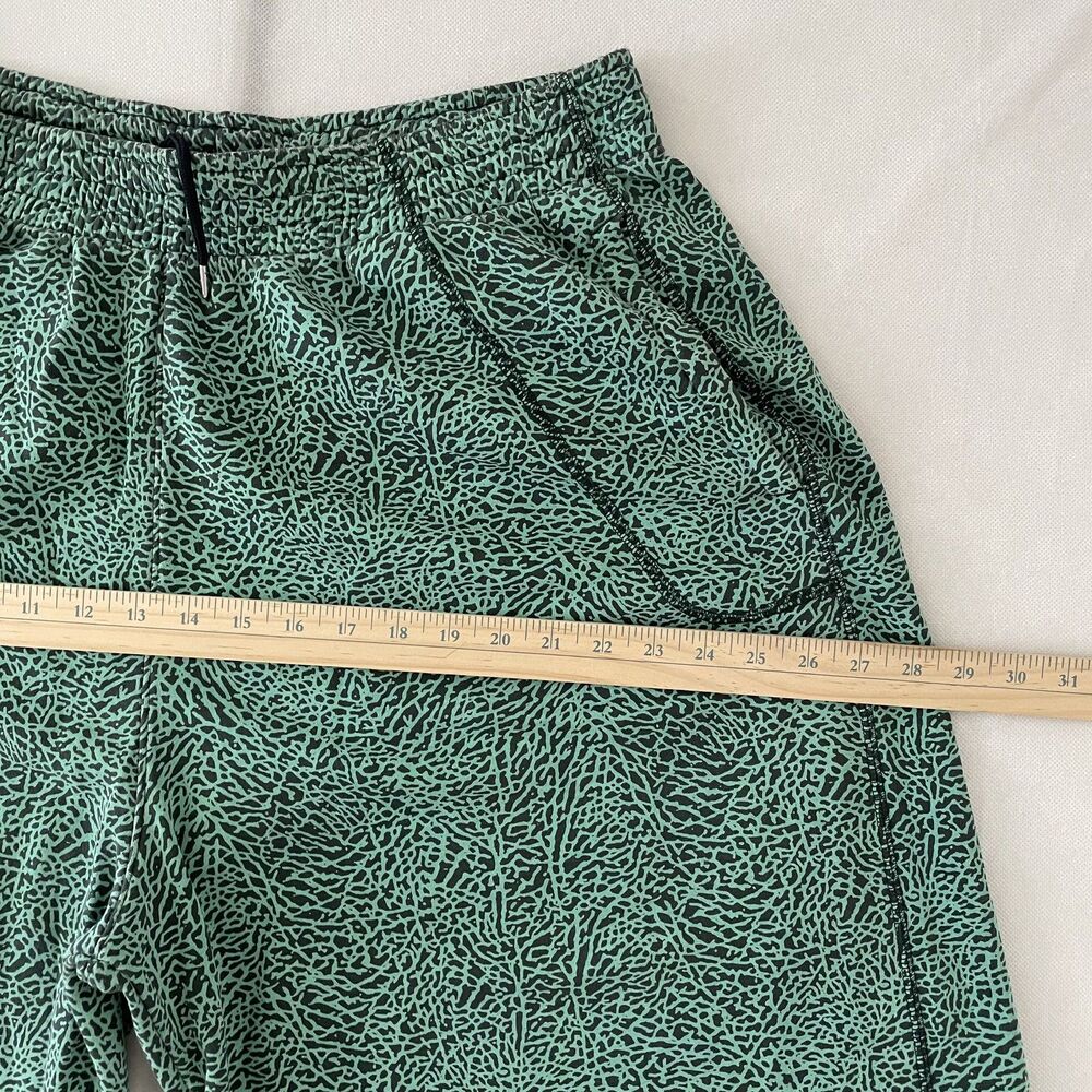 Jordan Fleece Shorts Green Abstract Print Drawstring Men Size 2XL - Picture 3 of 10